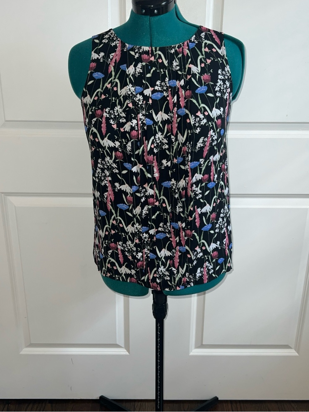 Elle Black Sleeveless Floral Print Blouse with Pink and Blue Accents M